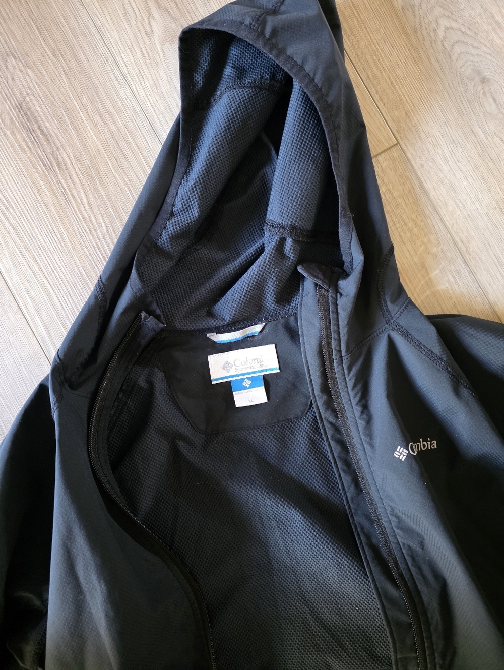 Columbia Black Hooded Softshell with Mesh Lining